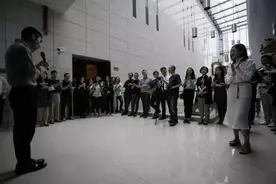 凤凰艺术 | “破碎的偶像”王子月个展：我们的反思跟不上摧毁的脚步图片