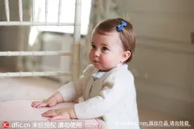 夏洛特公主周岁写真 粉嫩小裙子萌萌大眼睛图片