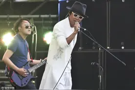 2016北京草莓音乐节吹民谣风 左小祖咒、宋冬野、马頔嗨唱图片