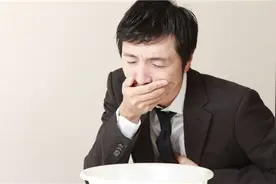 胃不舒服想吐怎么办 自我缓解有对策图片