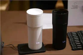 CES 2016：可以自行调节温度的智能保温杯图片