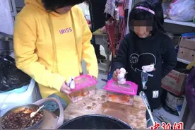 特殊的留守家庭：16岁哥哥照顾两妹妹 母每月汇千元图片