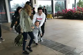 "爸爸5"嘉宾集结 嗯哼西装出镜Jasper画风变萌图片