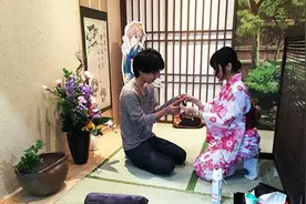 用VR召唤二次元少女给自己挖耳朵，日本网友反应和国人很类似哦图片