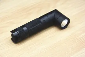 轻巧便携，可变形的舜光TA10强光手电筒体验图片