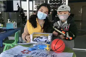 湖北警察为白血病患儿寄玩具枪，孩子回信“带着枪就不怕疼”图片