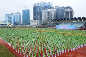 英媒称中国大妈广场舞遍地开花惹争议：官方出手加强管治图片