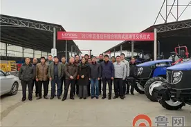 雷沃阿波斯24台套拖拉机农机具交付用户图片