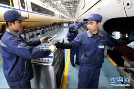上海：高铁“复兴号”备战迎春运图片