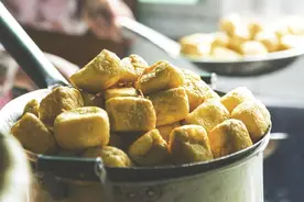 吃土灶刚炸出锅的泡豆腐是什么体验？图片