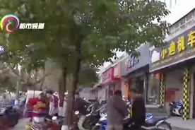 昆明城区禁摩令实施十年~道路依然堵 车友疑惑多多视频封面