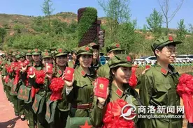 商洛首届"红色革命"主题大型集体婚礼在江山村举行图片