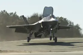 F-35B垂直起降能力测试，扩大战机的作战能力图片