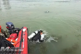 绵阳消防开展水上救援培训暨抗洪抢险实战演练图片