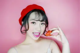 酸酸甜甜，水嫩草莓妆图片