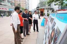 无锡市举办《江苏省保护和促进华侨投资条例》广场宣传活动图片