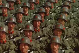 实拍：3点红65式军装的最后一次阅兵亮相！太震撼！