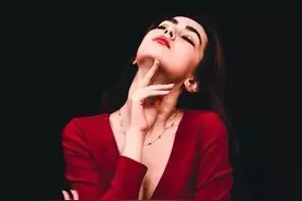 一再相信渣男的谎言，女人是缺爱还是缺心眼？图片