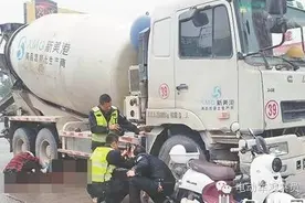 速扩散：穿裙子乘坐电动车，千万不能用这个姿势！图片
