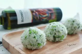 橄榄油西兰花饭团图片