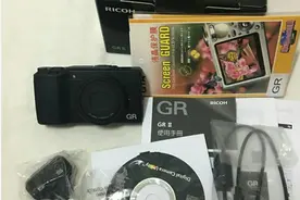 Ricoh 理光 S7032 GR II Wi-fi DC 数码相机，不完全是黑白高反差的评测图片