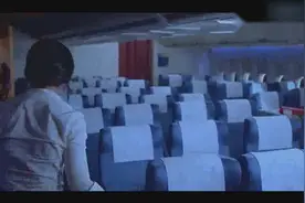 空姐在飞机上周旋，男友无能无力视频封面
