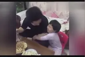 女儿撒娇叫爸爸老公，接下来宝宝一句话，让爸爸笑喷了视频封面