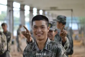 嘴角上扬15° 笑一个！图片