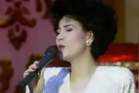 你知道甄妮1991年那首家喻户晓的《鲁冰花》歌名的含义吗？视频封面