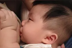 新手妈咪哺乳好轻松图片