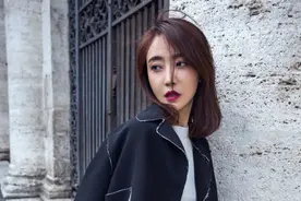 她是“小燕子”李晟的闺蜜，也是微笑甜美，有观众缘的女主播图片