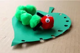 绘本故事《好饿的毛毛虫》可以这样读，赶紧和孩子一起动手玩起来图片