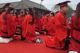 集体着汉服  举行地道的汉式婚礼图片