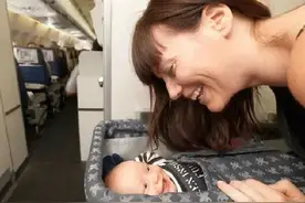 婴儿如何乘坐飞机？图片