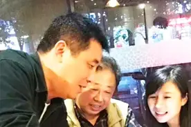 跟有趣的朋友在一起，你也会觉得生活很有趣图片