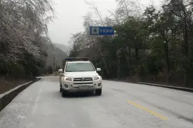 冰雪无情，三清山交警有情图片