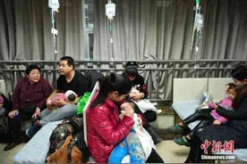 儿科超负荷运转背后：医生待遇低风险高图片