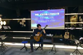 快来围观，高鼻梁、深眼眶的外国大帅哥 今天来正安了！图片