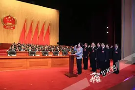 重庆选举产生新一届市人大常委会领导班子 张轩当选市人大常委会主任（附简历）图片