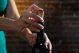 开瓶后的葡萄酒该如何保存？图片