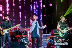 2018海南跨国春晚陵水举行 王杰、辛晓琪献唱图片
