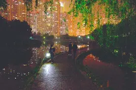 温州市区多个公园晚上路灯昏暗 锻炼不便有隐患图片