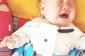 亲戚当着宝妈面喂孩子喝酒，宝妈破口大骂无知，两家人直接要动手视频封面