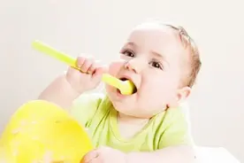 孩子营养辅食的添加一定要及时，否则会导致孩子的这种能力缺失视频封面