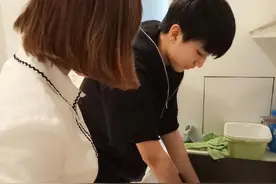 王俊凯微博晒洗菜照 王俊凯的女朋友李佳宁吻照是真是假图片