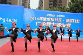 重庆举办广场舞PK赛 大妈爵士舞造型引爆全场图片