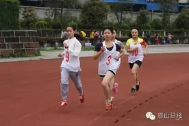 图集2016年眉山市中小学生田径运动会，健儿们挥洒青春和汗水图片