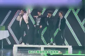 「EXO」按身高顺序站，伯贤遭队友为难，机智辩解视频封面
