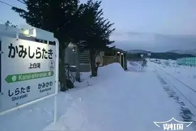 在日本，有这么一趟列车为了载那唯一的乘客图片