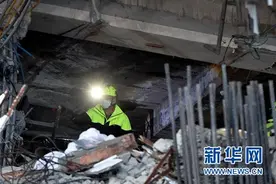 在寒雨、余震中抢救生命——台湾花莲24小时救灾见闻图片